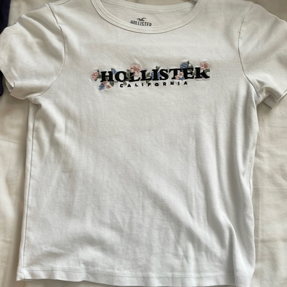 Hollister California mid cut shirt